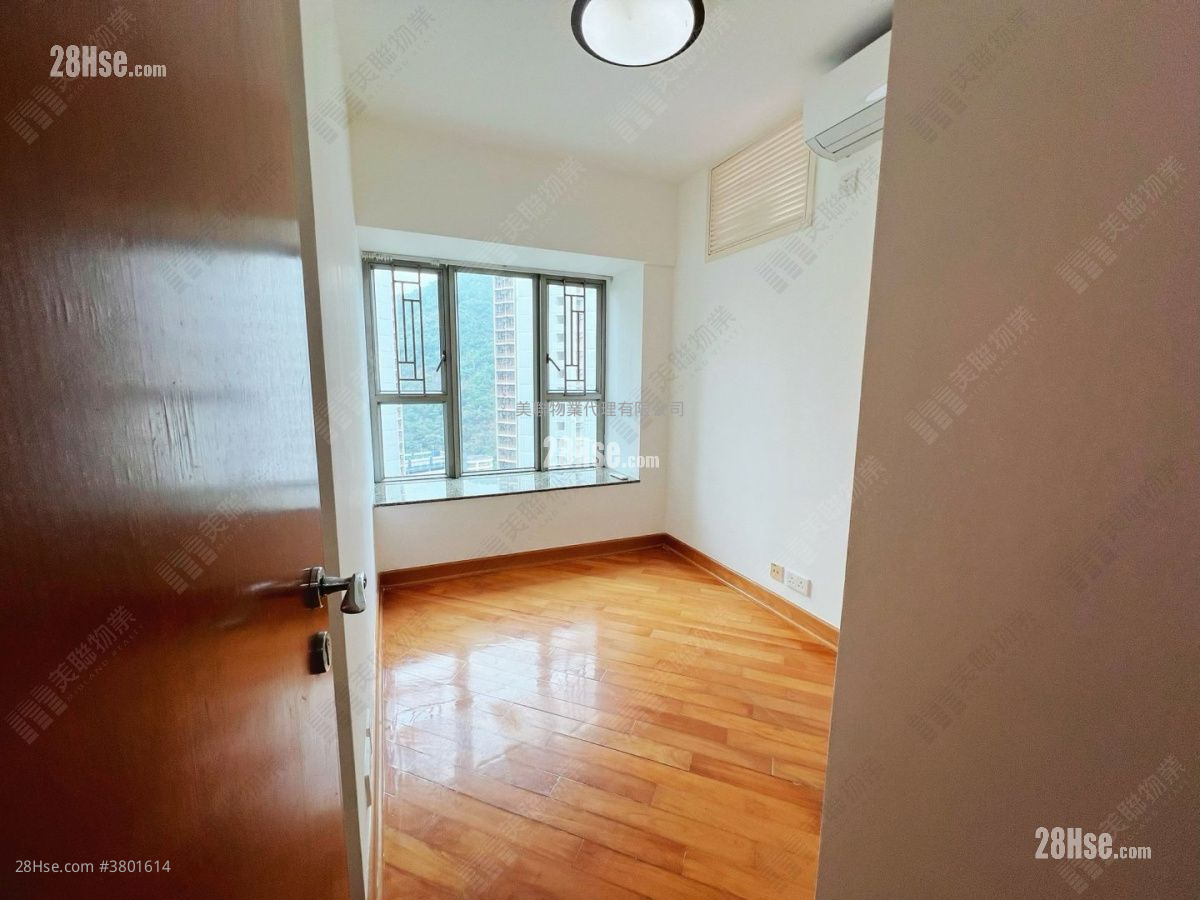 Park Central Sell 2 Bedrooms , 1 Bathroom 438 ft²