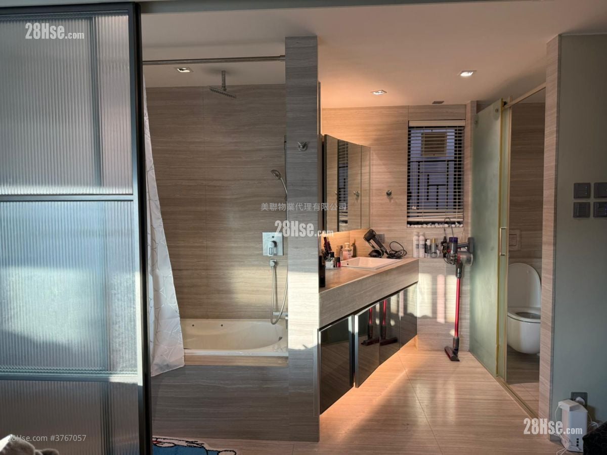 Oscar By The Sea Sell 2 Bedrooms , 1 Bathroom 526 ft²