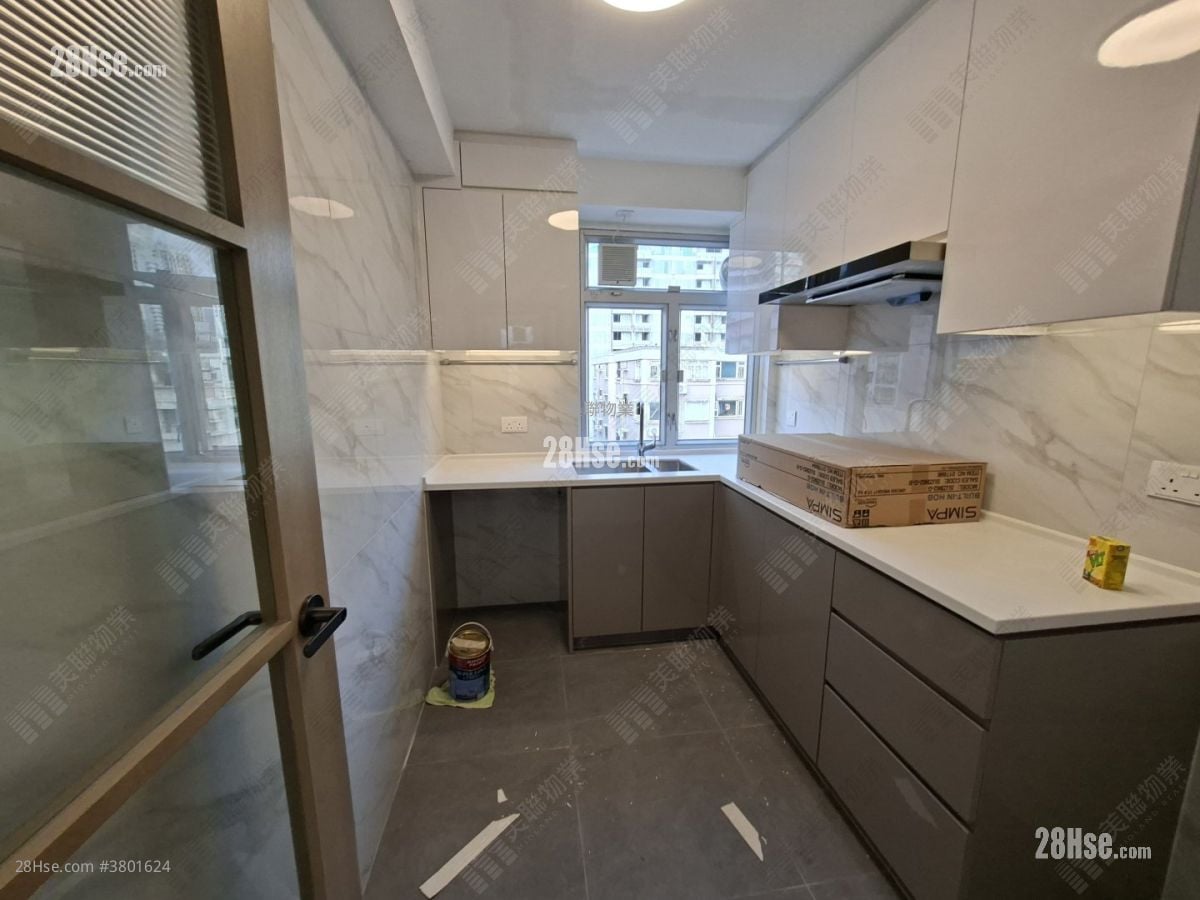 Merry Court Sell 2 Bedrooms , 1 Bathroom 635 ft²