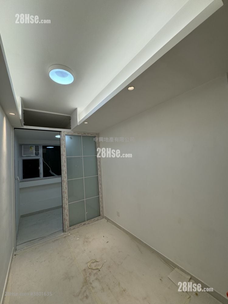 Man Wai Building Sell 4 Bedrooms 665 ft²