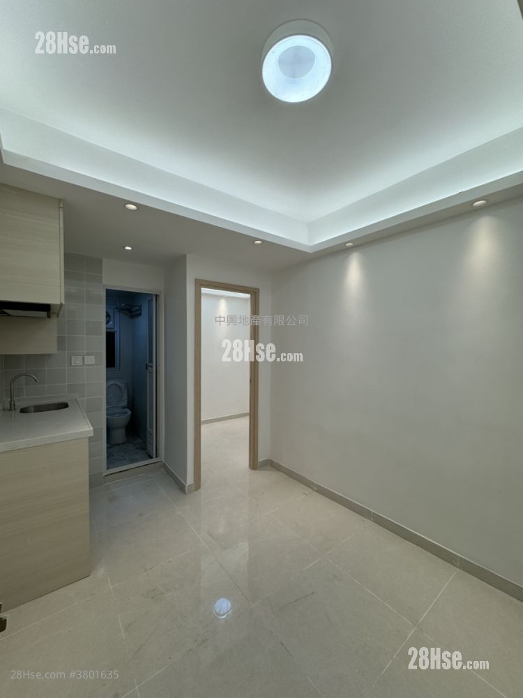 Man Wai Building Sell 4 Bedrooms 665 ft²