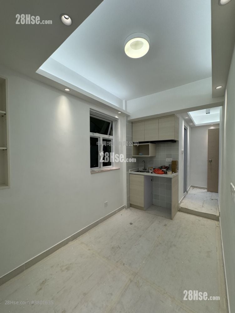 Man Wai Building Sell 4 Bedrooms 665 ft²