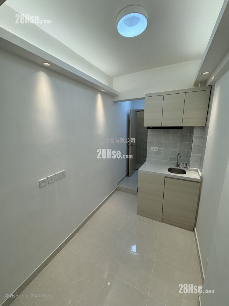 Man Wai Building Sell 4 Bedrooms 665 ft²