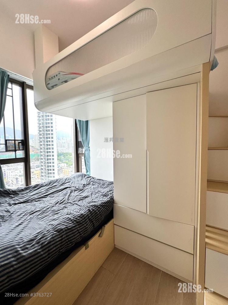 Sutton Sell 1 Bedroom , 1 Bathroom 379 ft²