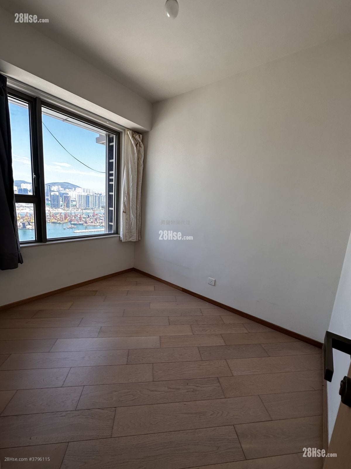 环海东岸 租盘 2 房 352 平方尺