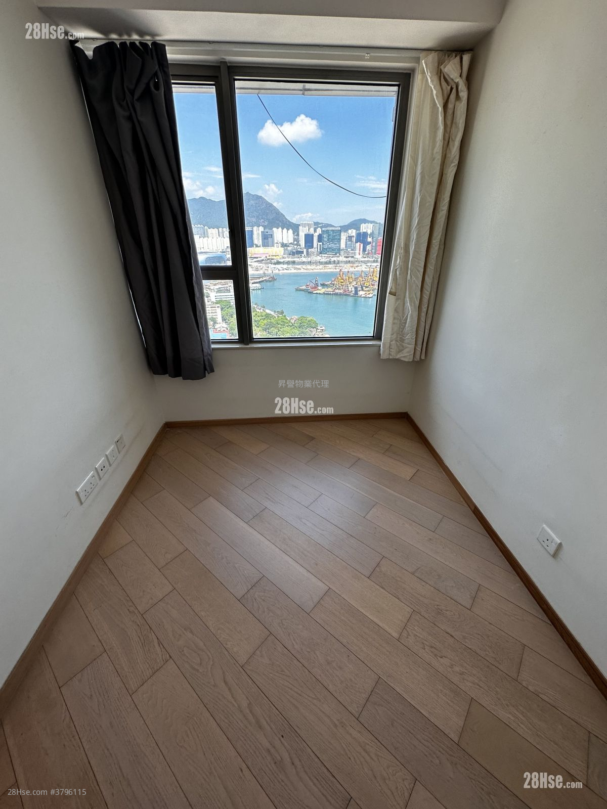 环海东岸 租盘 2 房 352 平方尺