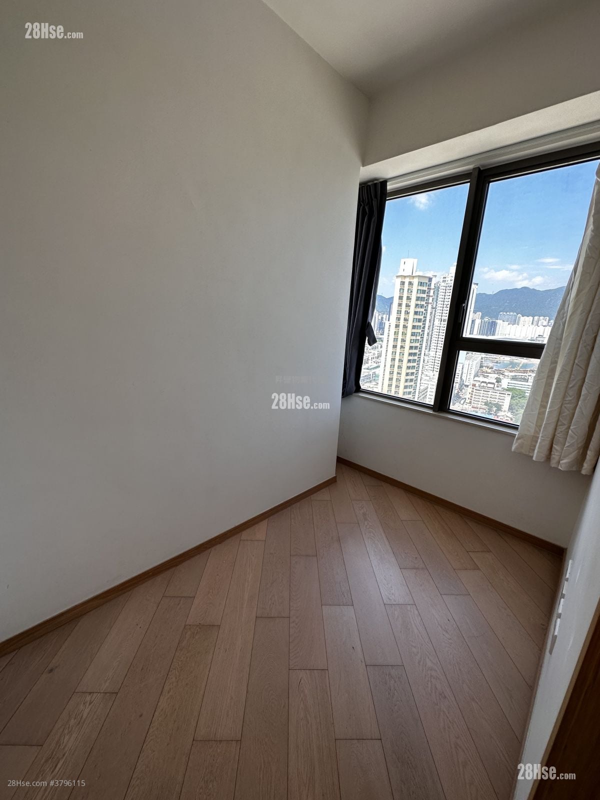 环海东岸 租盘 2 房 352 平方尺