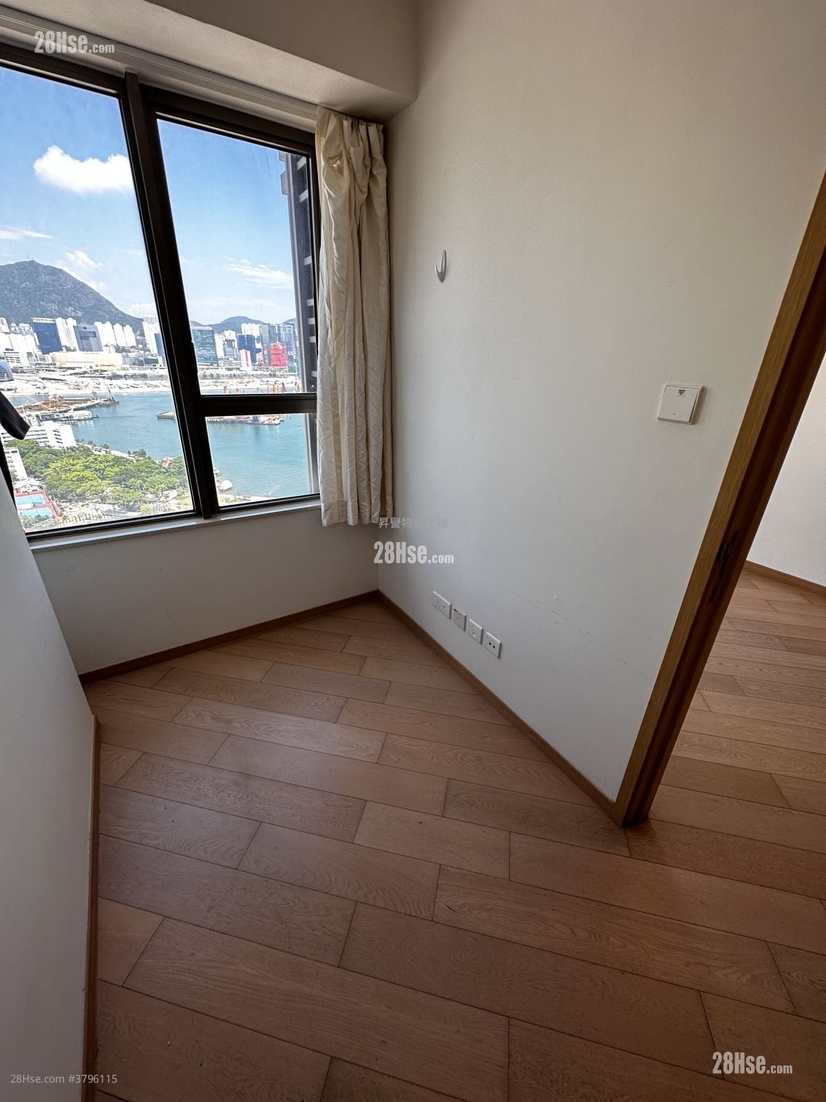 环海东岸 租盘 2 房 352 平方尺