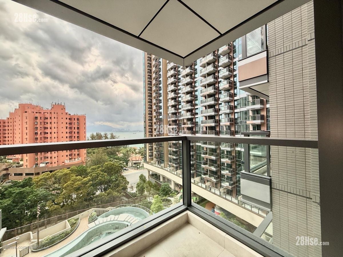 Gold Coast Bay Sell 2 Bedrooms , 1 Bathroom 439 ft²