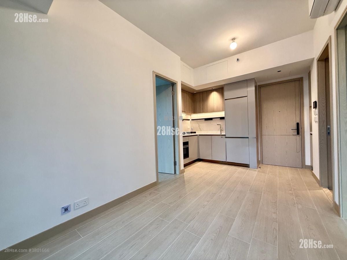 Gold Coast Bay Sell 2 Bedrooms , 1 Bathroom 439 ft²