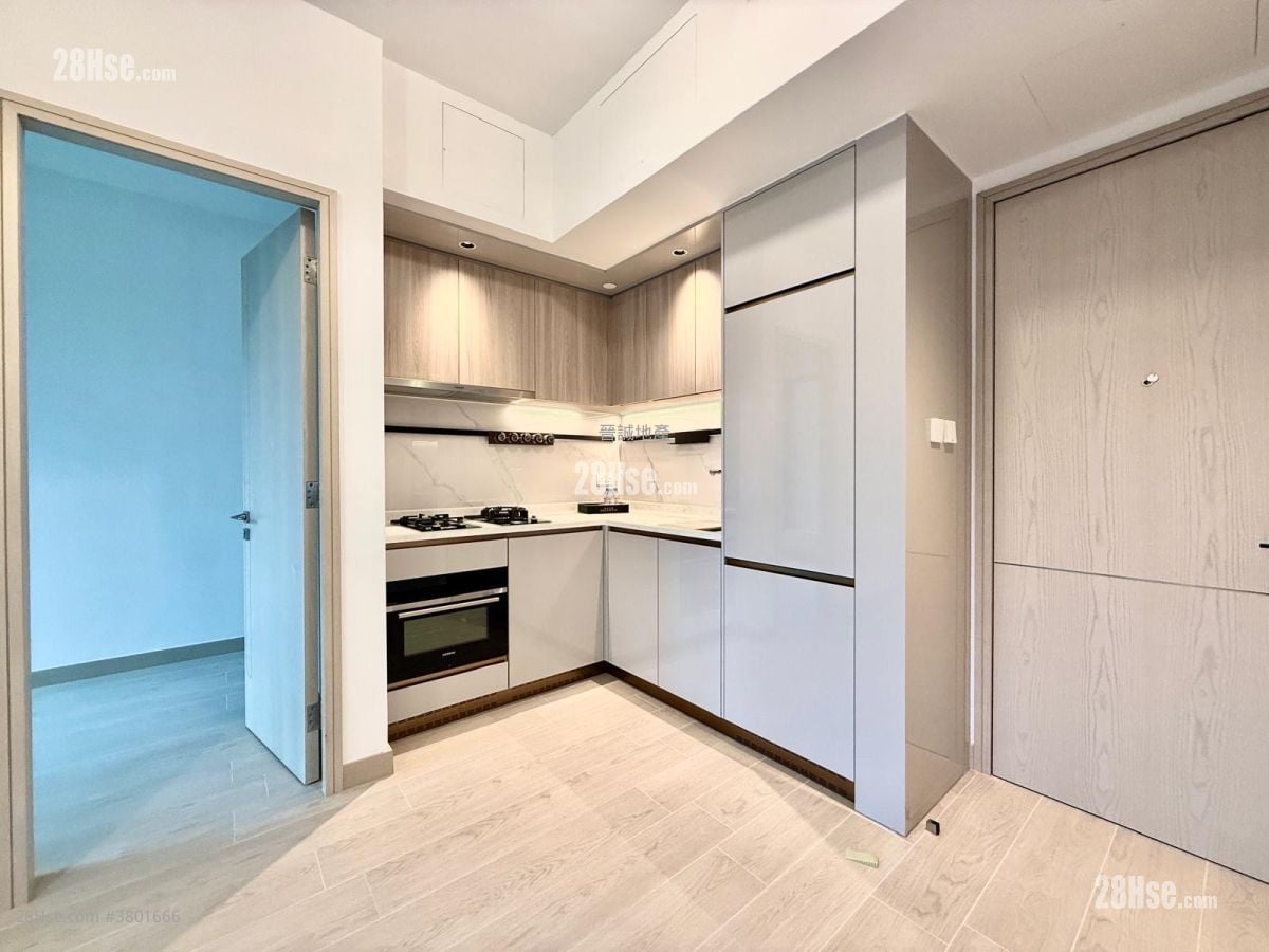 Gold Coast Bay Sell 2 Bedrooms , 1 Bathroom 439 ft²