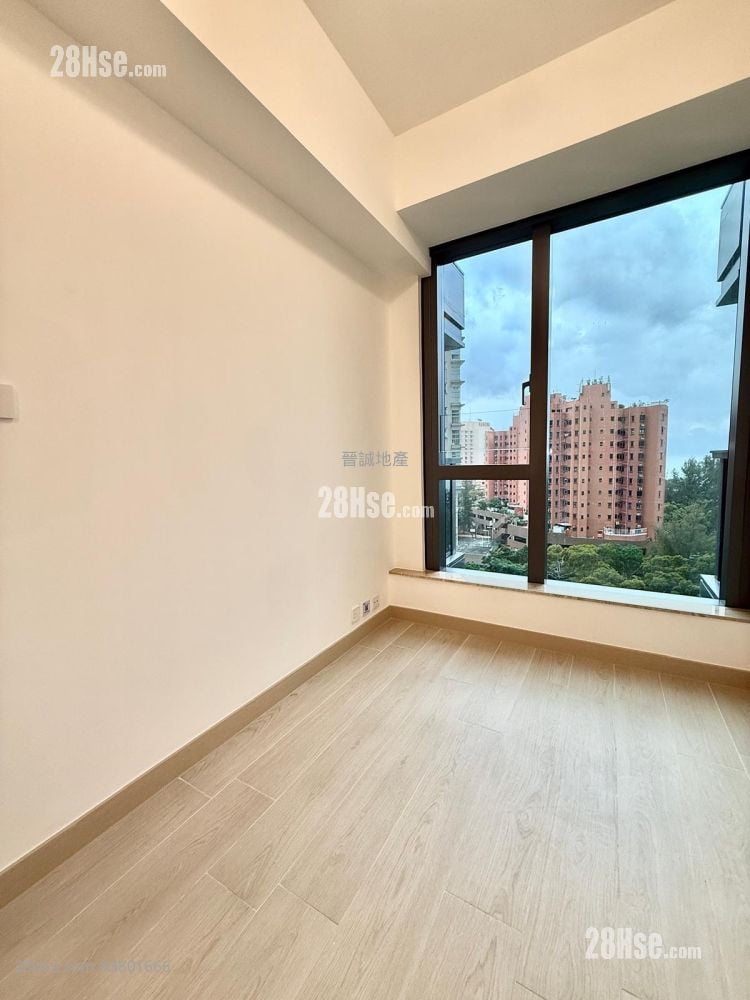 Gold Coast Bay Sell 2 Bedrooms , 1 Bathroom 439 ft²