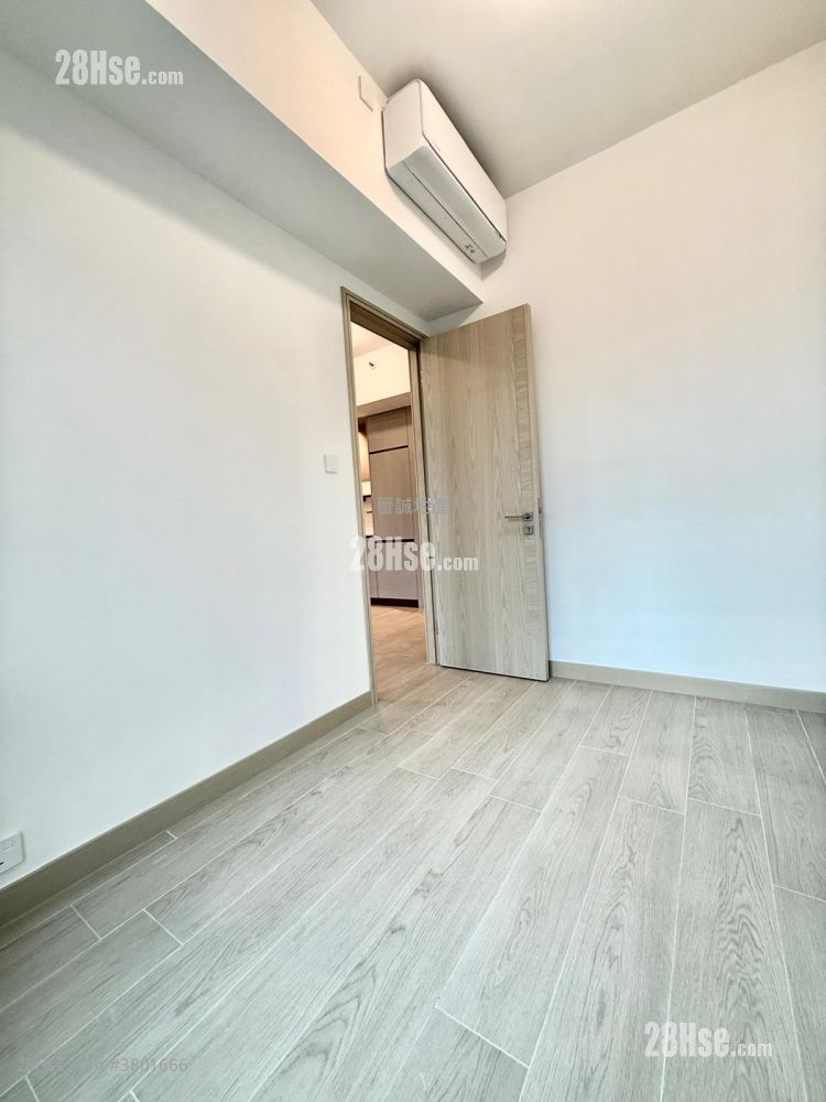 Gold Coast Bay Sell 2 Bedrooms , 1 Bathroom 439 ft²