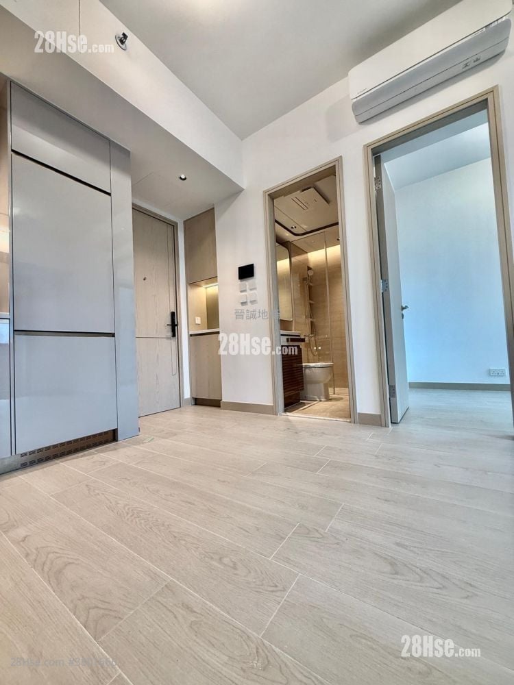 Gold Coast Bay Sell 2 Bedrooms , 1 Bathroom 439 ft²