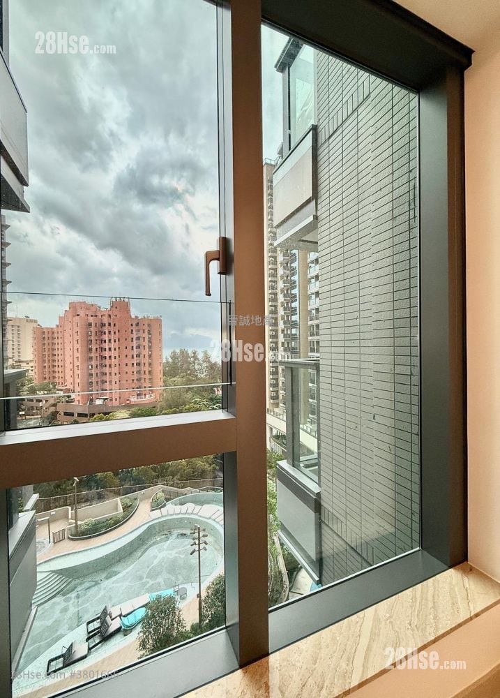 Gold Coast Bay Sell 2 Bedrooms , 1 Bathroom 439 ft²