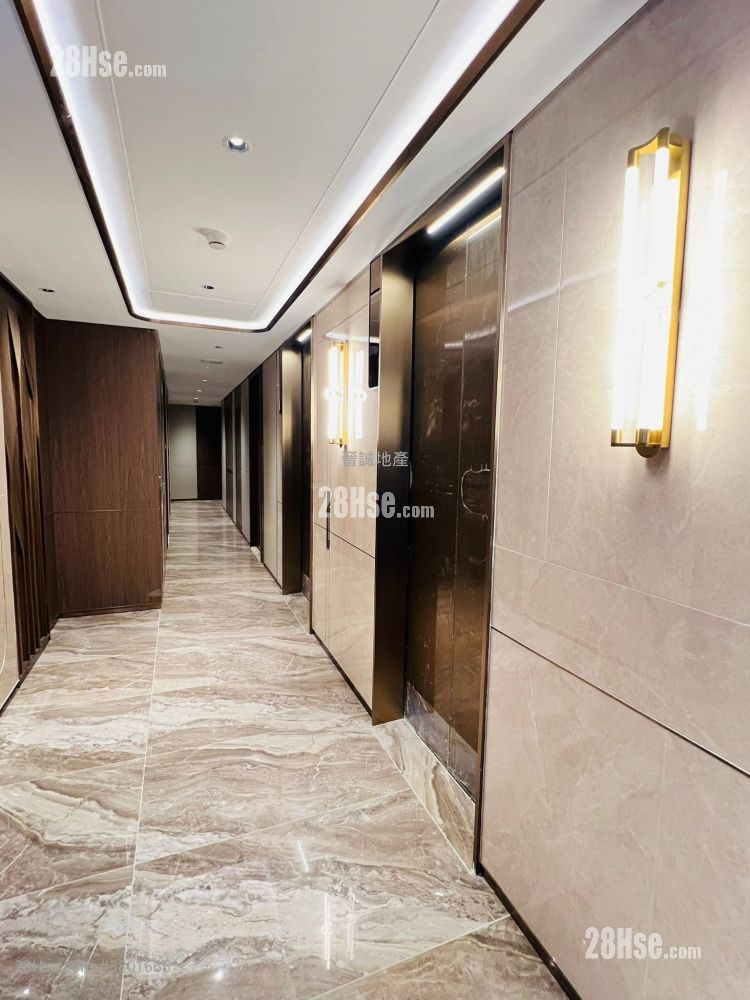 Gold Coast Bay Sell 2 Bedrooms , 1 Bathroom 439 ft²