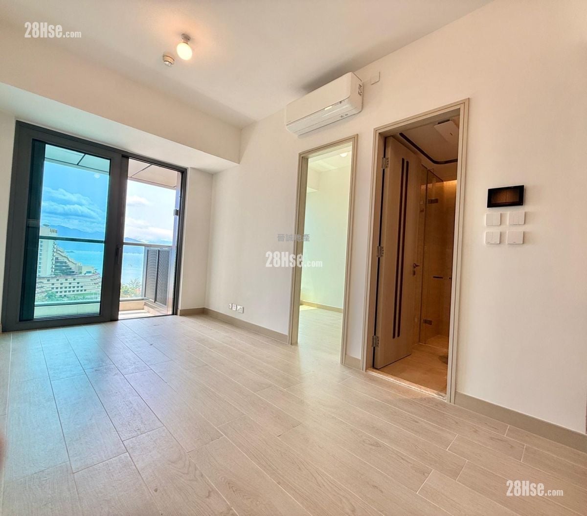 Gold Coast Bay Sell 2 Bedrooms , 1 Bathroom 448 ft²