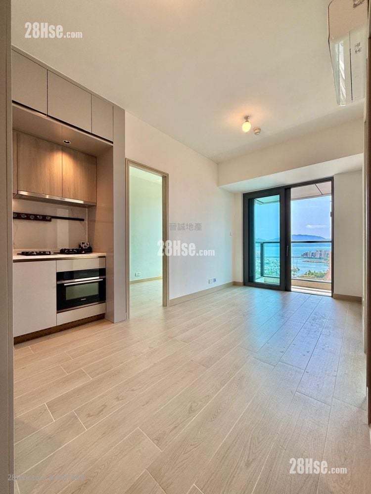 Gold Coast Bay Sell 2 Bedrooms , 1 Bathroom 448 ft²