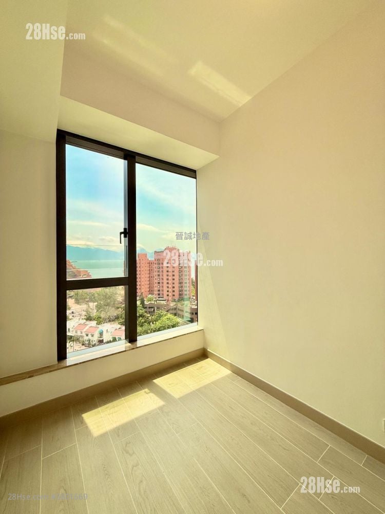 Gold Coast Bay Sell 2 Bedrooms , 1 Bathroom 448 ft²