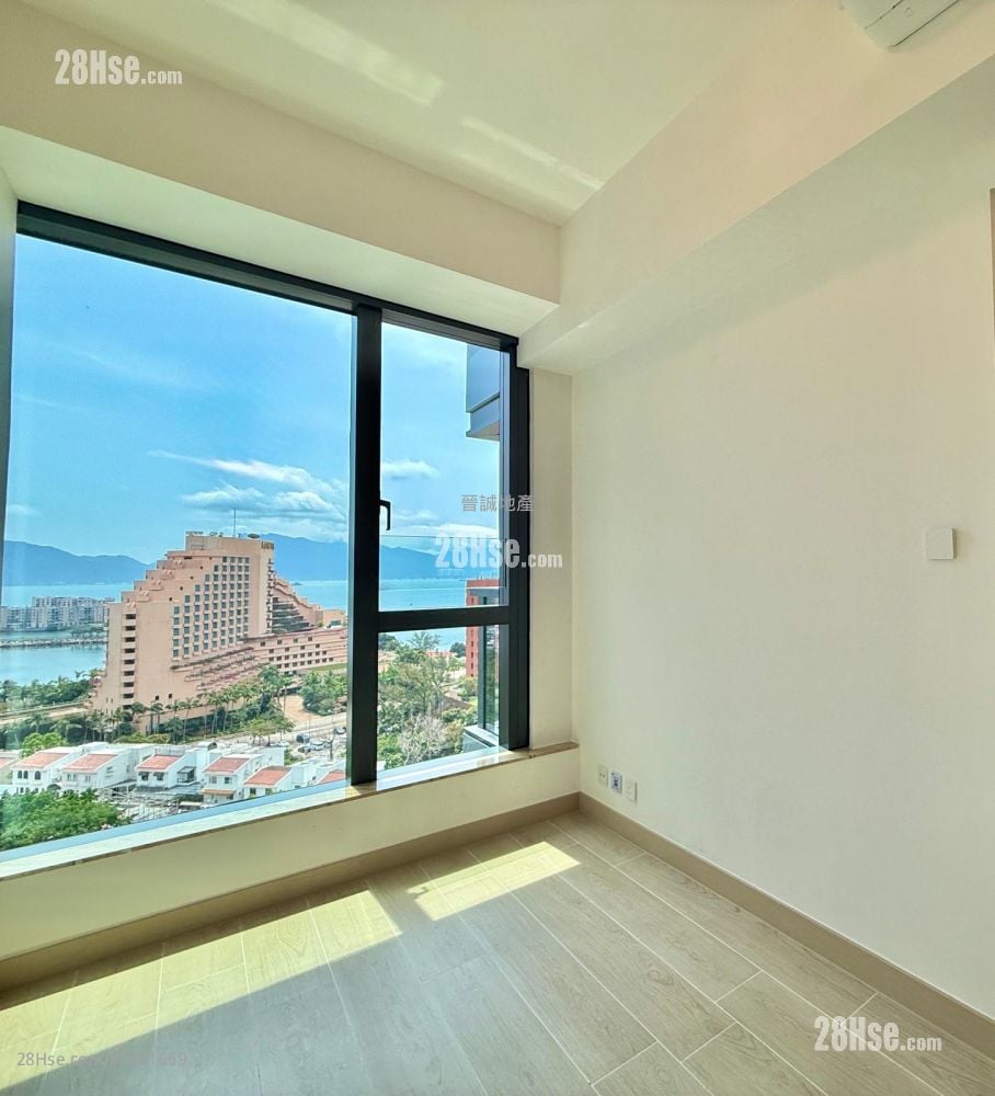 Gold Coast Bay Sell 2 Bedrooms , 1 Bathroom 448 ft²