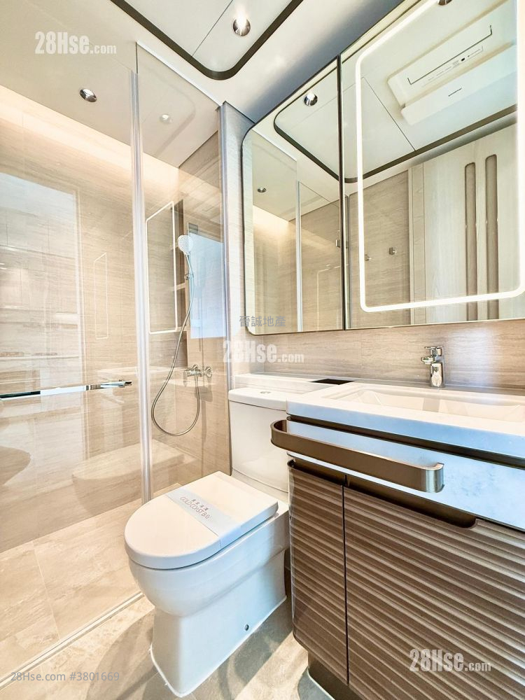 Gold Coast Bay Sell 2 Bedrooms , 1 Bathroom 448 ft²