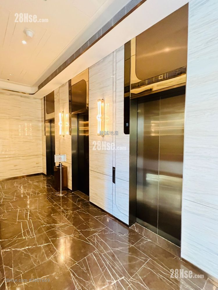 Gold Coast Bay Sell 2 Bedrooms , 1 Bathroom 448 ft²