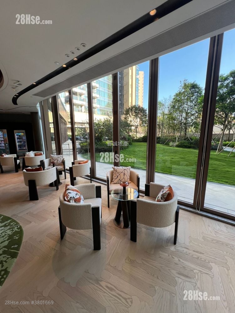 Gold Coast Bay Sell 2 Bedrooms , 1 Bathroom 448 ft²