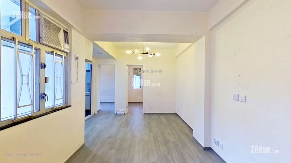 living room: Shui King Building Sell 2 Bedrooms , 1 Bathroom 341 ft²