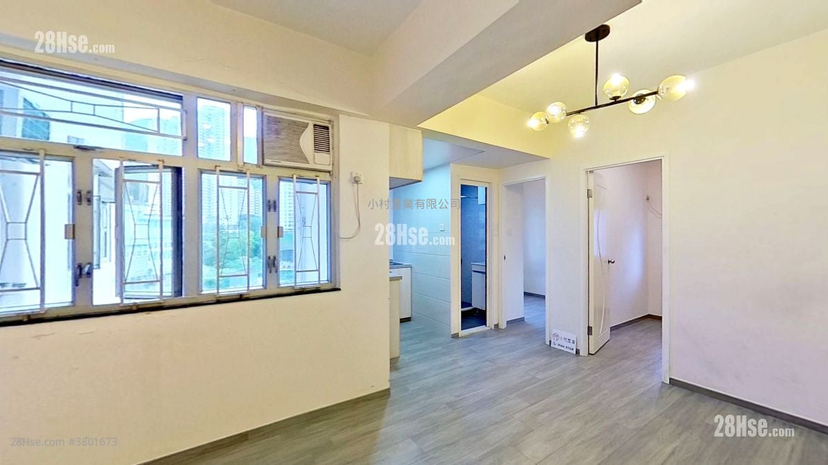 living room: Shui King Building Sell 2 Bedrooms , 1 Bathroom 341 ft²