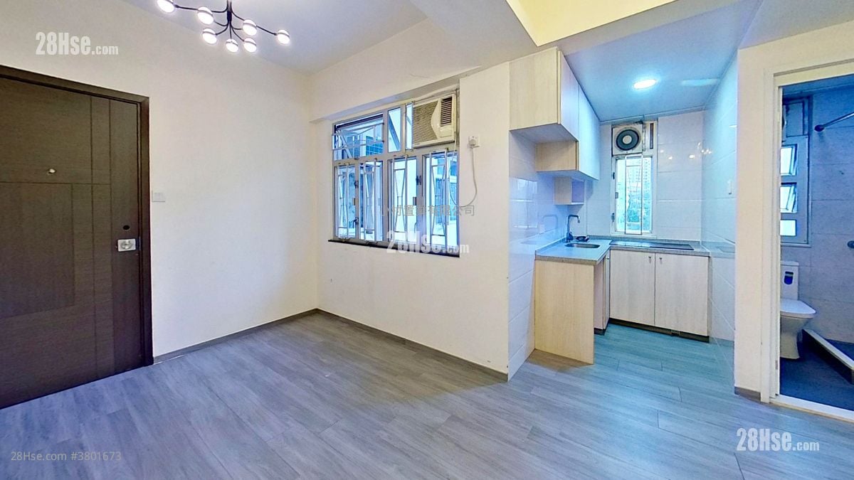 living room: Shui King Building Sell 2 Bedrooms , 1 Bathroom 341 ft²