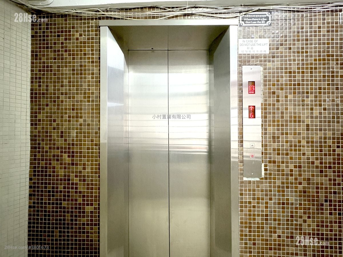 Lobby: Shui King Building Sell 2 Bedrooms , 1 Bathroom 341 ft²