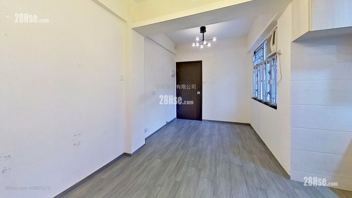 living room: Shui King Building Sell 2 Bedrooms , 1 Bathroom 341 ft²