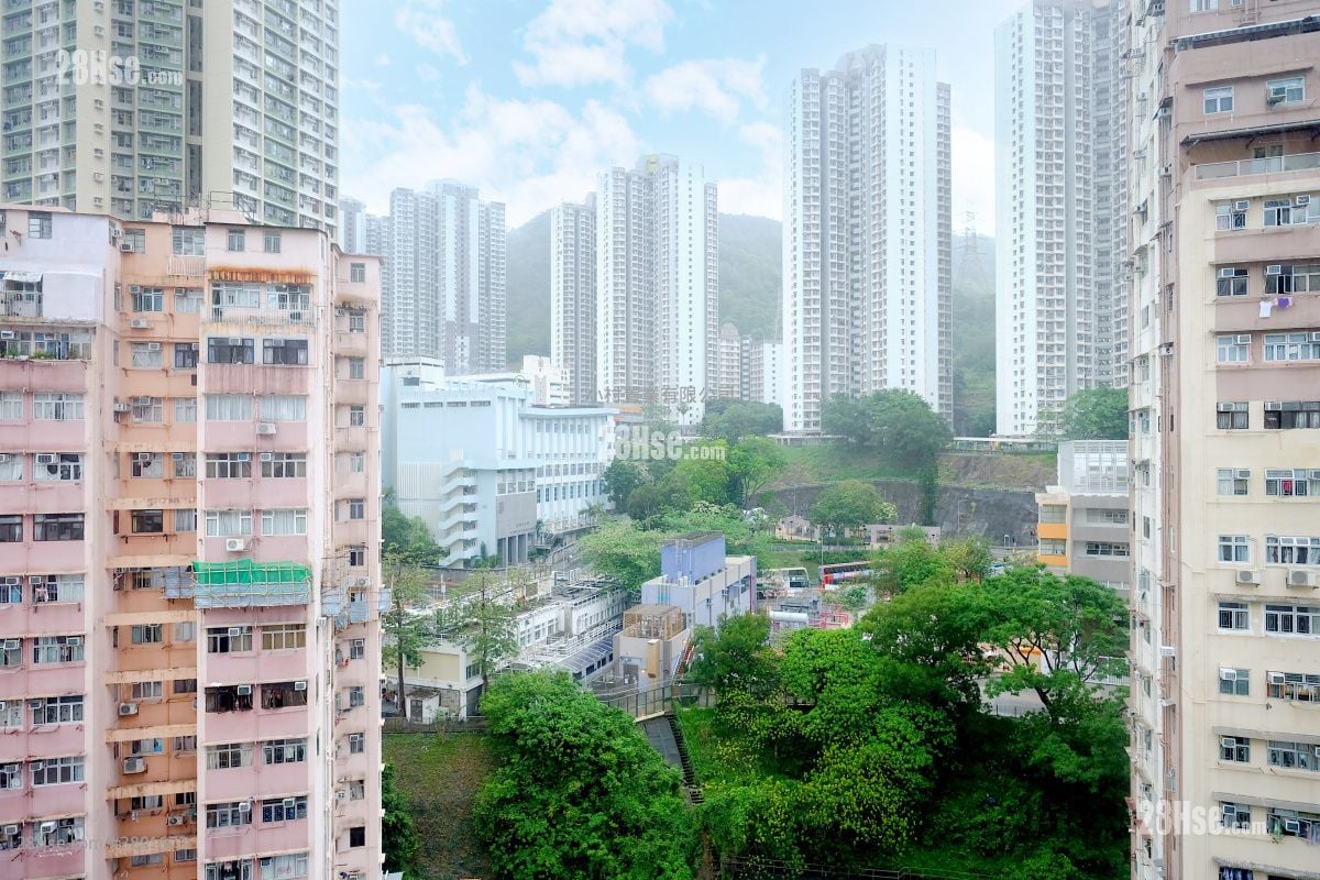 View: Shui King Building Sell 2 Bedrooms , 1 Bathroom 341 ft²