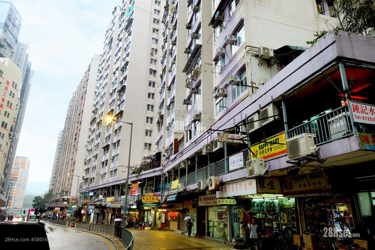 building outlook: Shui King Building Sell 2 Bedrooms , 1 Bathroom 341 ft²