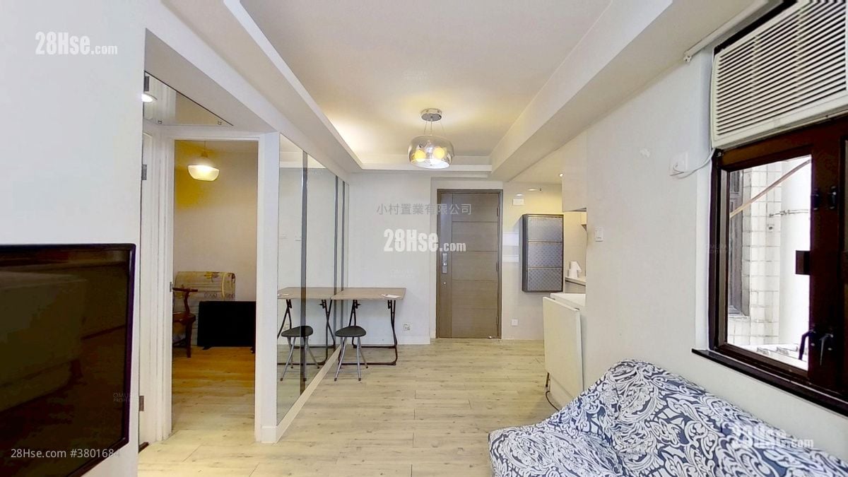 living room: Hang Shun Mansion Rental 2 Bedrooms , 1 Bathroom 328 ft²