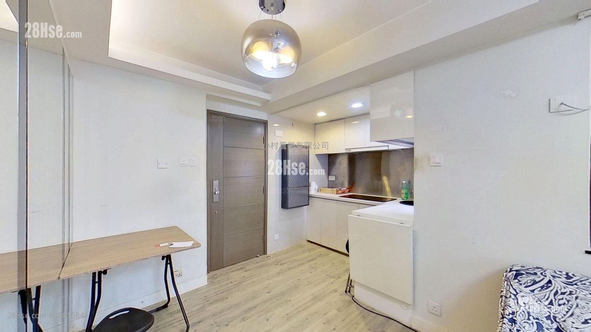 living room: Hang Shun Mansion Rental 2 Bedrooms , 1 Bathroom 328 ft²