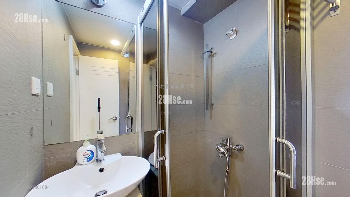 bathroom: Hang Shun Mansion Rental 2 Bedrooms , 1 Bathroom 328 ft²