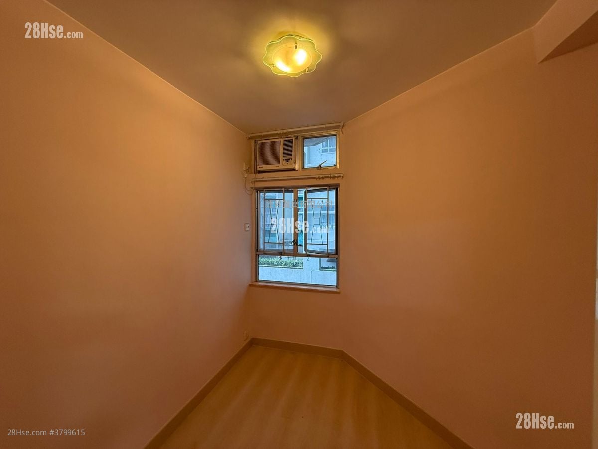 Whampoa Garden Sell 3 Bedrooms , 2 Bathrooms 639 ft²