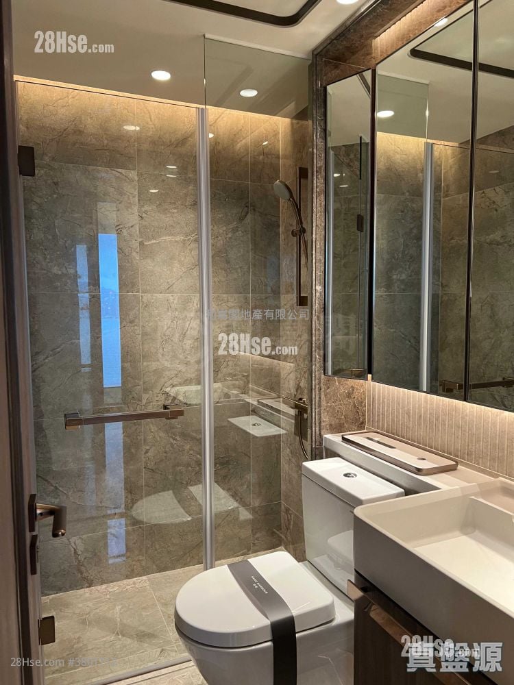 浴室: 澐璟 租盘 3 房 , 2 浴室 781 平方尺