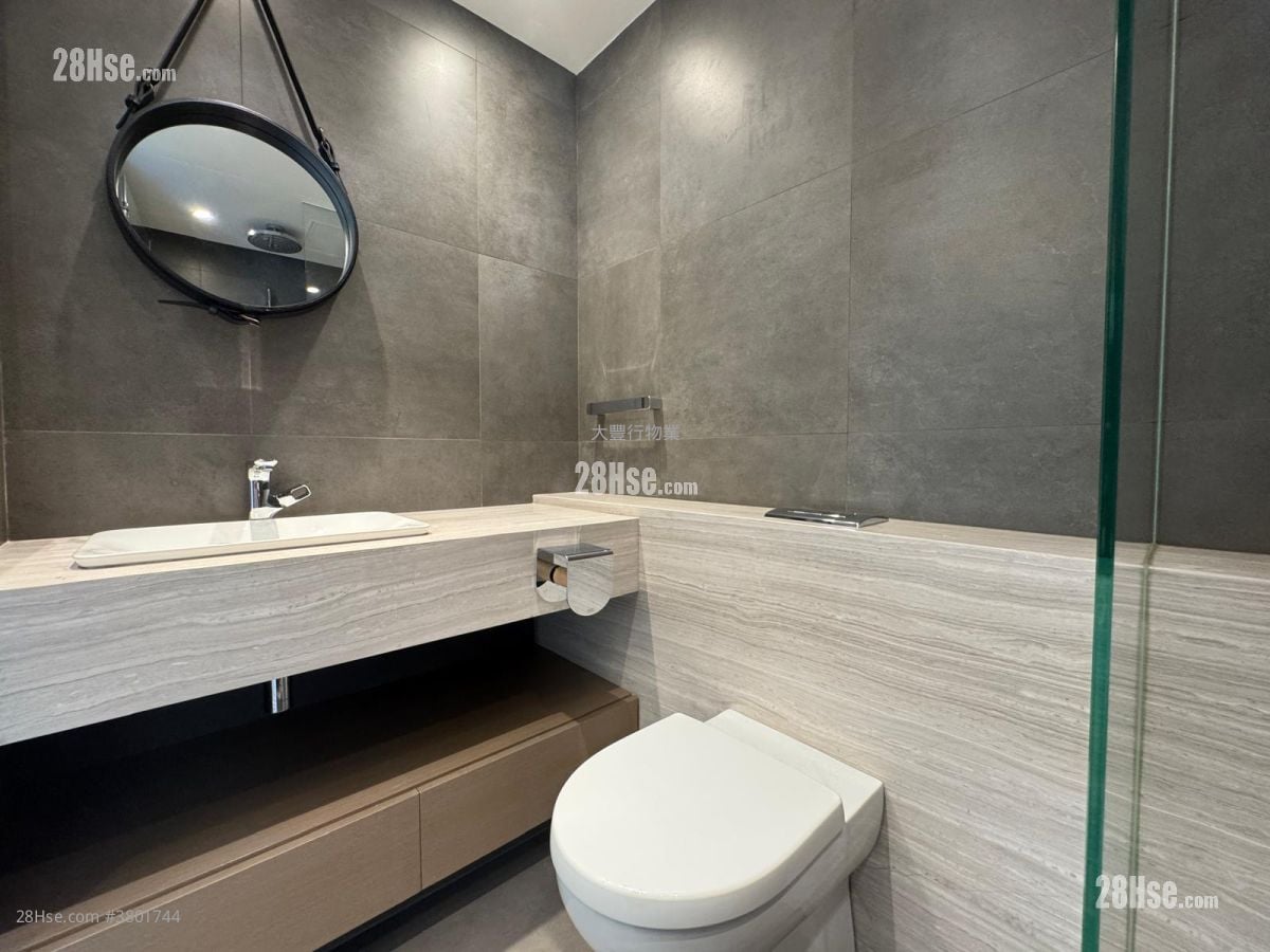 No. 15 Homantin Hill Sell 3 Bedrooms , 3 Bathrooms 3,170 ft²