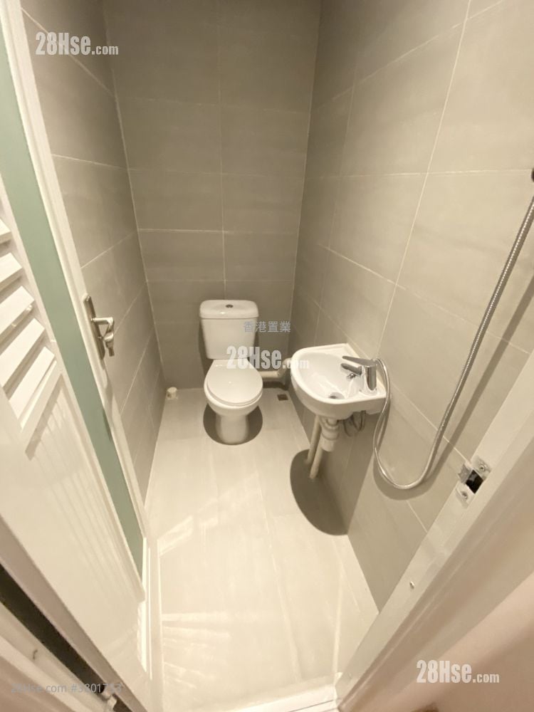 Savannah Sell 3 Bedrooms , 2 Bathrooms 970 ft²