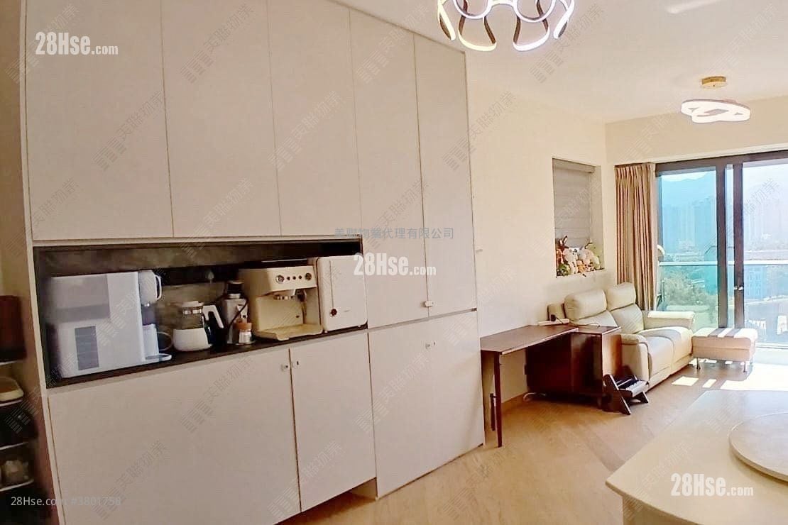 The Arles Rental 945 ft²