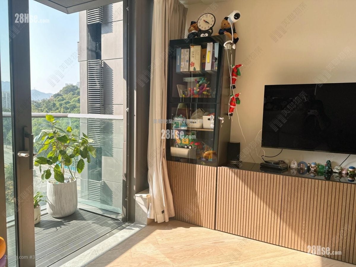 The Arles Rental 945 ft²