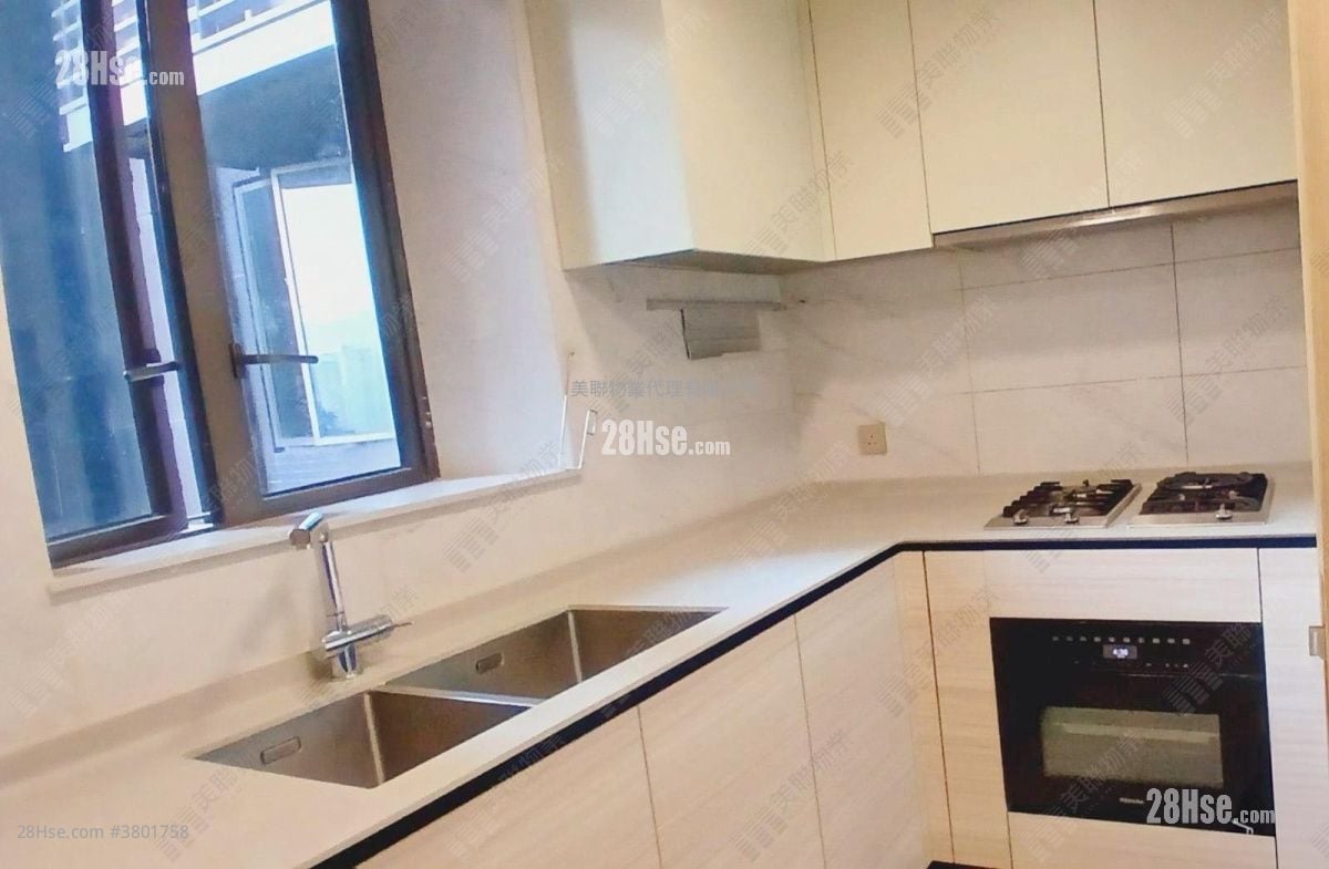 The Arles Rental 945 ft²