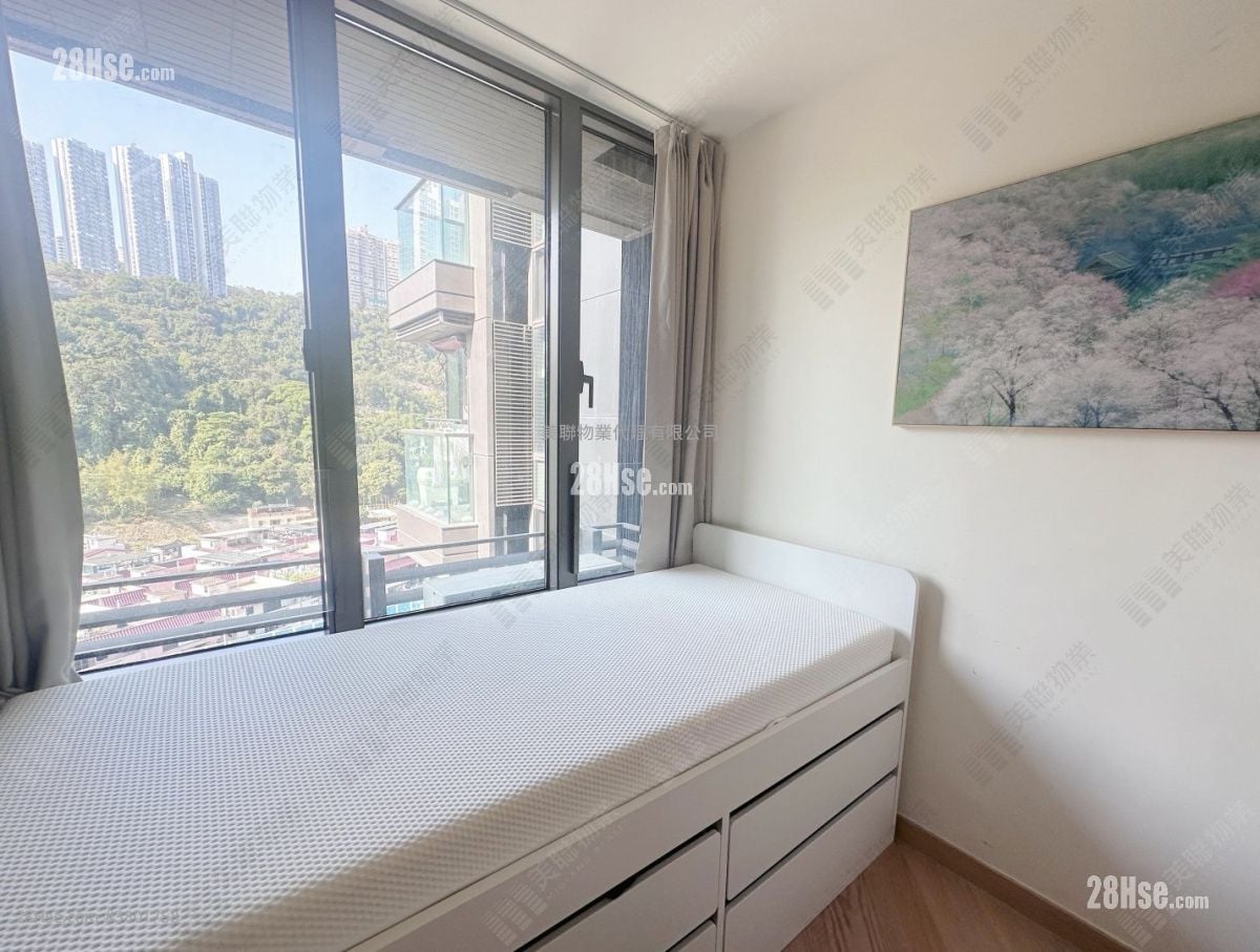 The Arles Rental 945 ft²