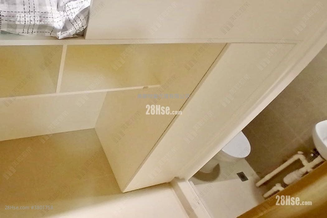 The Arles Rental 945 ft²