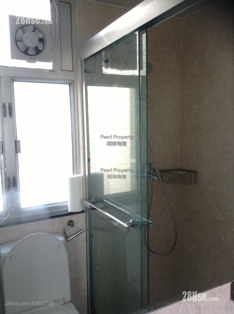 Hennessy Road Court Sell 2 Bedrooms , 2 Bathrooms 366 ft²