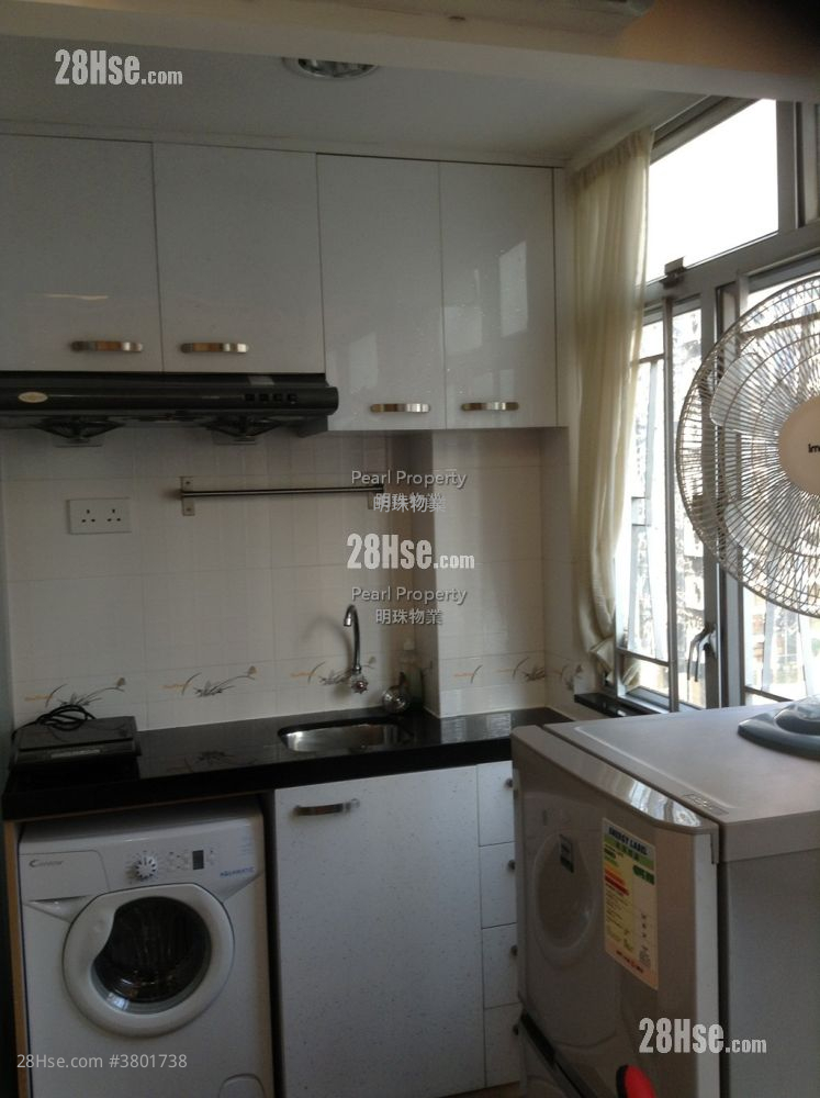 Hennessy Road Court Sell 2 Bedrooms , 2 Bathrooms 366 ft²