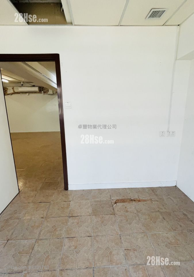 Elite Industrial Centre Rental 3 Bedrooms , 2 Toilets 1,230 ft²