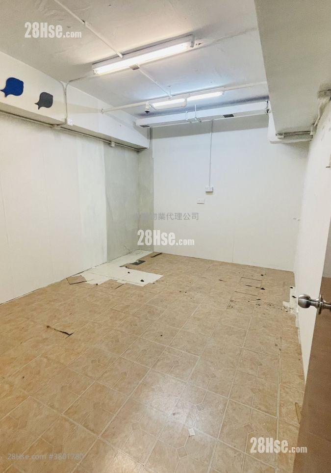 Elite Industrial Centre Rental 3 Bedrooms , 2 Toilets 1,230 ft²